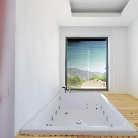 Apartment 3+1 Kalkanda 6 Kisilik Denize Yakin Daire Kas